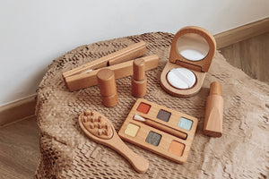 Natural Wood Makeup Kit